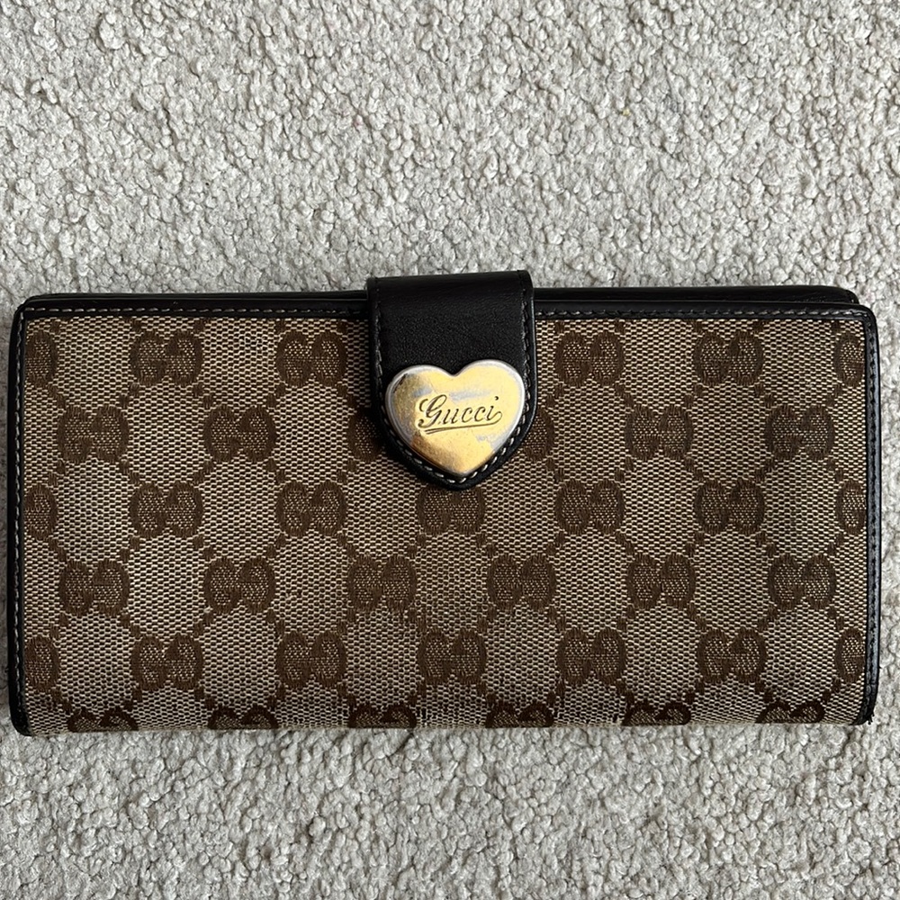 Gucci GG534 203550 Brown GG Logo Canvas Heart Emblem Continental Bifold Wallet
